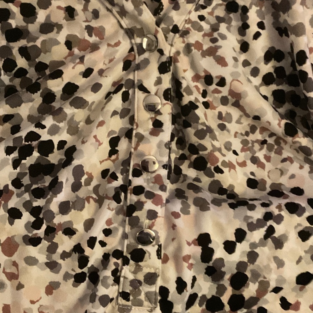 Croft & Barrow Patterned 4 Button-Up Top. P2P 27-33” Length 29” SIZE 2X NWOT - Picture 2 of 5